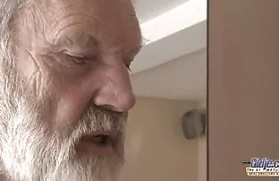 XXX Մերկացող մայրը սեւ աղջիկ տաք պոռնո է